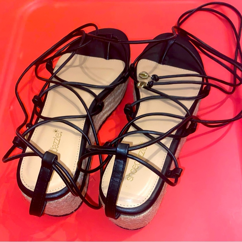Shoedazzle String Toe Sandals Ladies Size 9.5M Black Wedge Platform